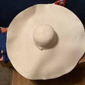 Straw beach hat
